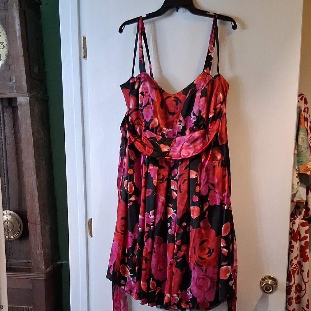 B. Smart Floral Mini Dress - Black and Pink